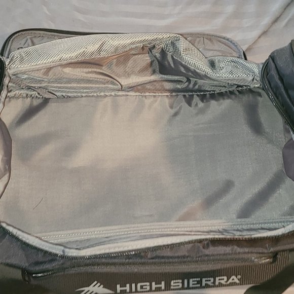 30" long High Sierra rolling suitcase - Picture 5 of 7